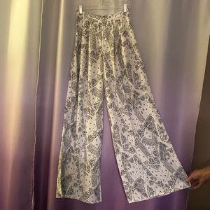 NWOT Super Wide Leg Palazzo Pants Size 4